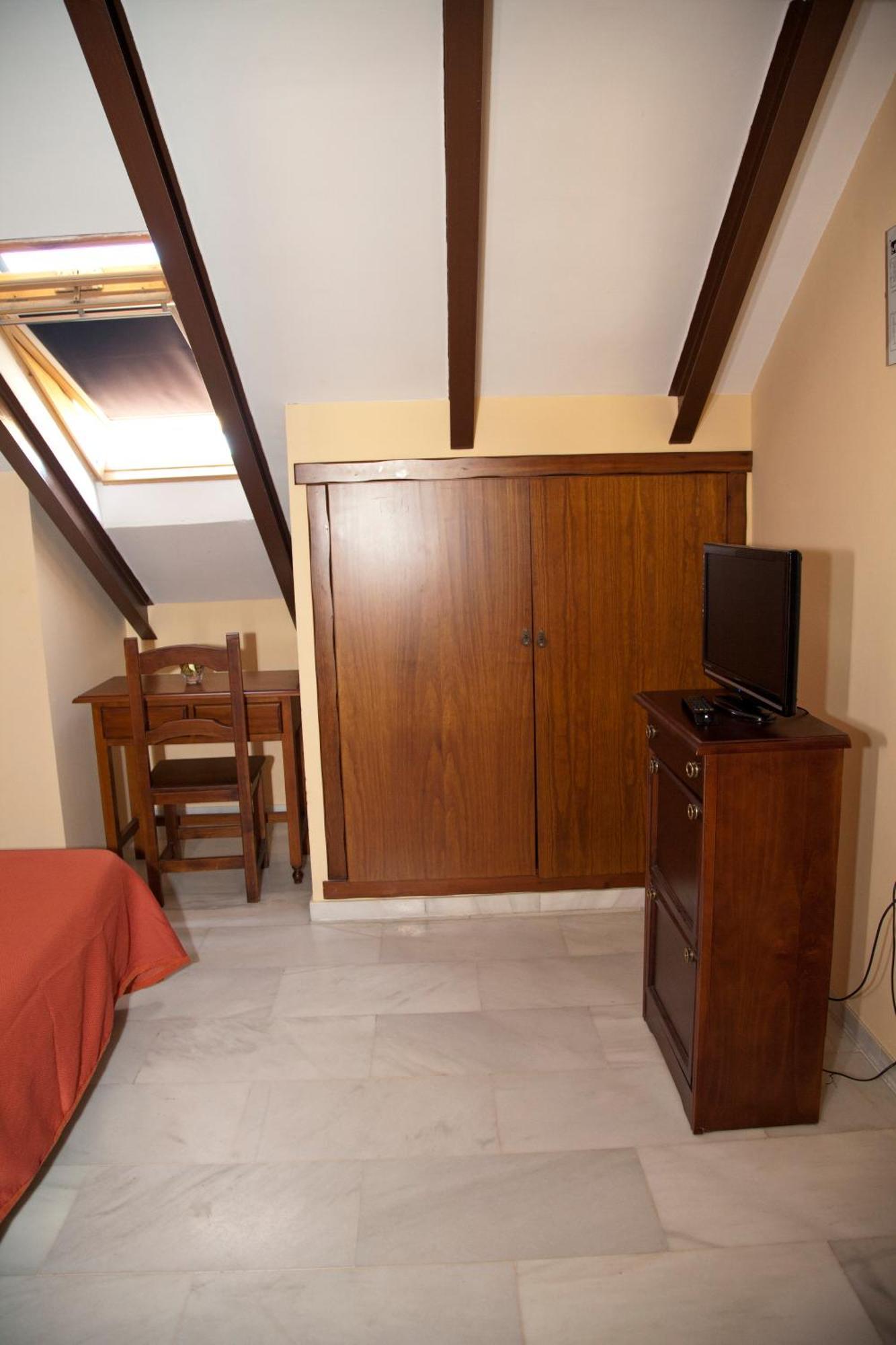 Hostal Niza San Juan Del Puerto Exterior photo