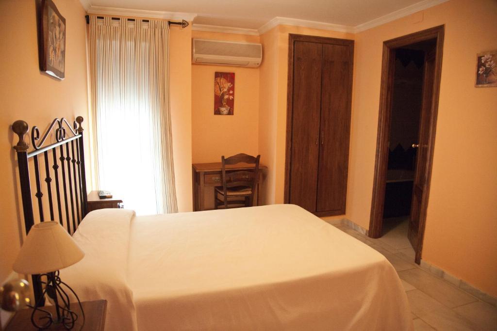 Hostal Niza San Juan Del Puerto Room photo